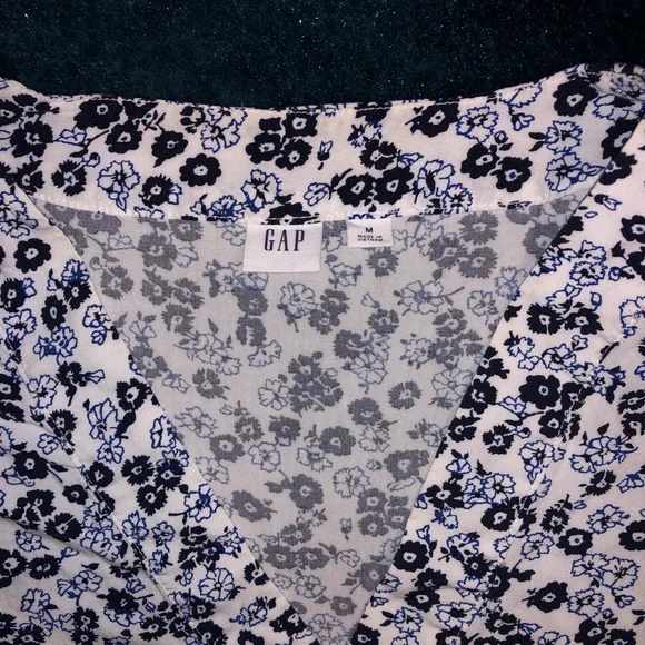 GAP Floral Print Women's Top - Purple and White - Picture 5 of 9
